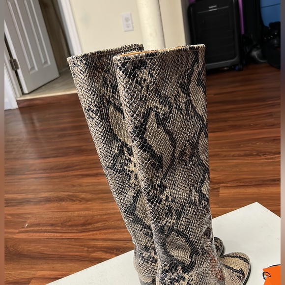 Boot length 15.6 inches, Boot width 15.6 inches, Heel height 3.51 inches - Picture 3 of 5